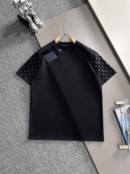 Camiseta con mangas estampadas por todas partes