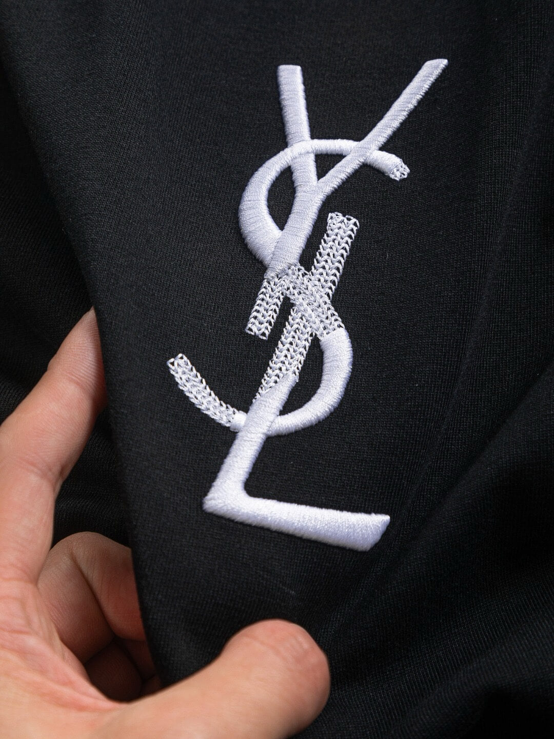 Nouveau t-shirt brodé