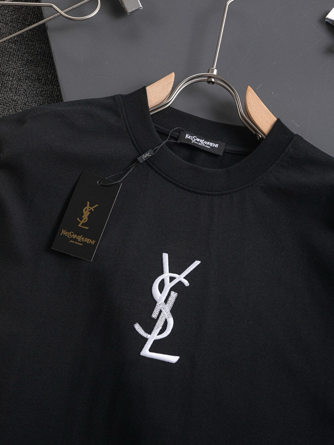 Nouveau t-shirt brodé