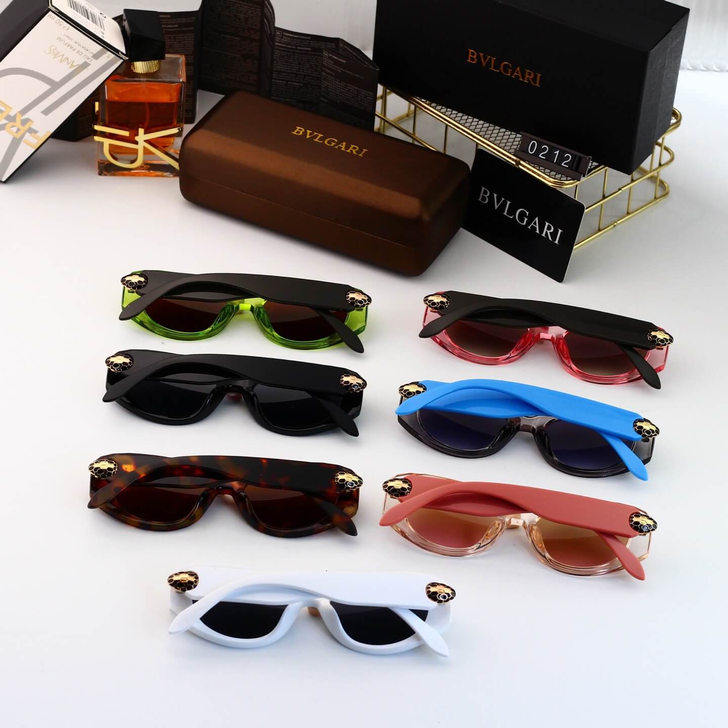 Lunettes de soleil œil de chat chics et rétro à motif serpent