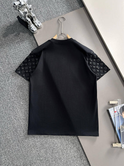 Camiseta con mangas estampadas por todas partes