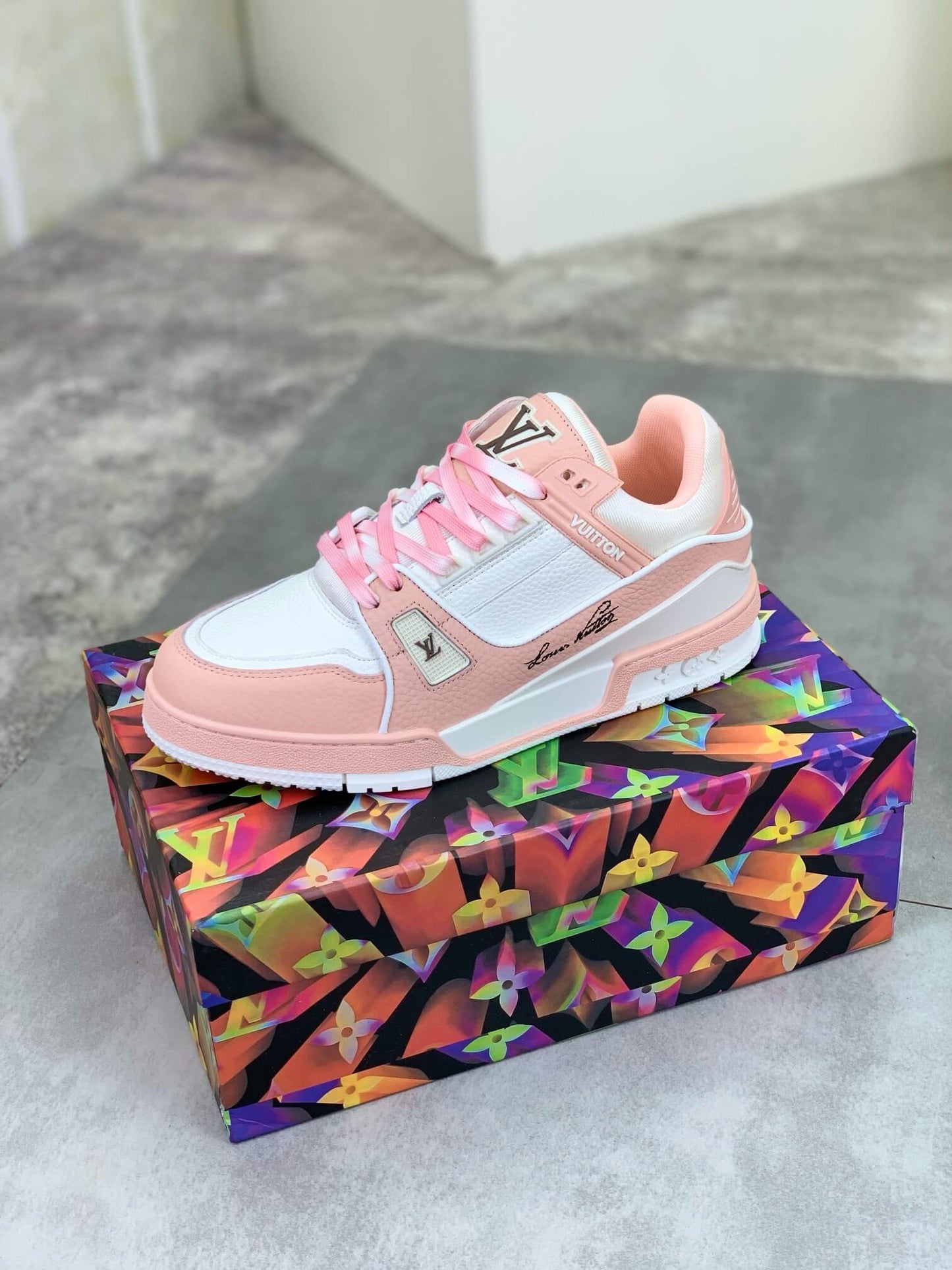 Zapatillas con cordones rosas