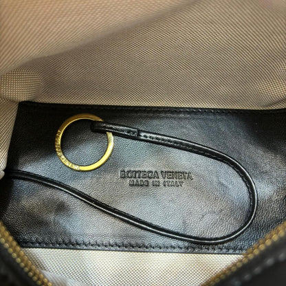Elegante bolso de hombro de cuero tejido con hebilla de doble anilla