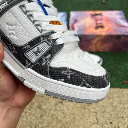 Las zapatillas blancas y negras más vendidas