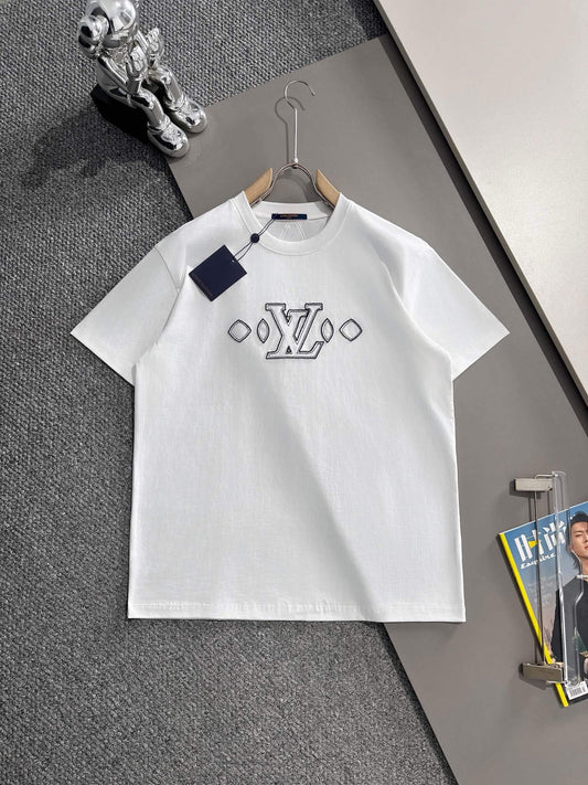 Camiseta bordada con patrón clásico