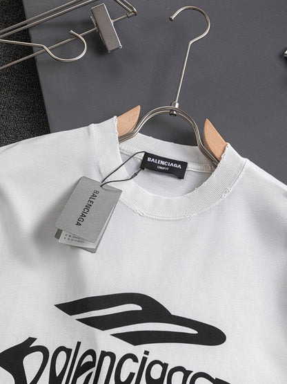 Camiseta con diseño rasgado