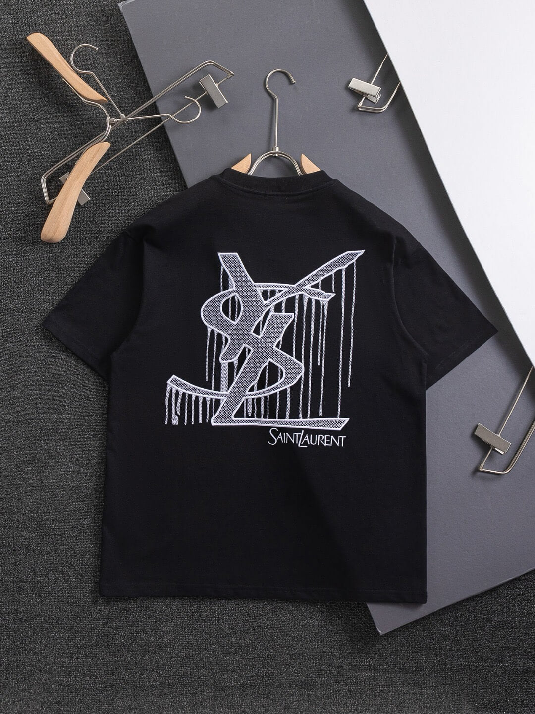 Nouveau t-shirt brodé