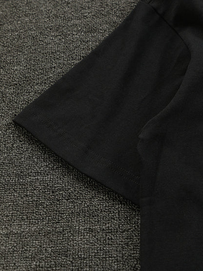 Camiseta con bordado flocado