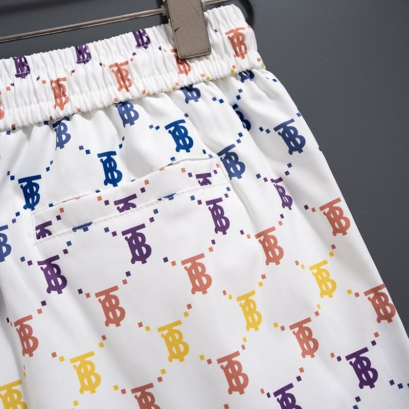 Shorts de playa con estampado a todo color