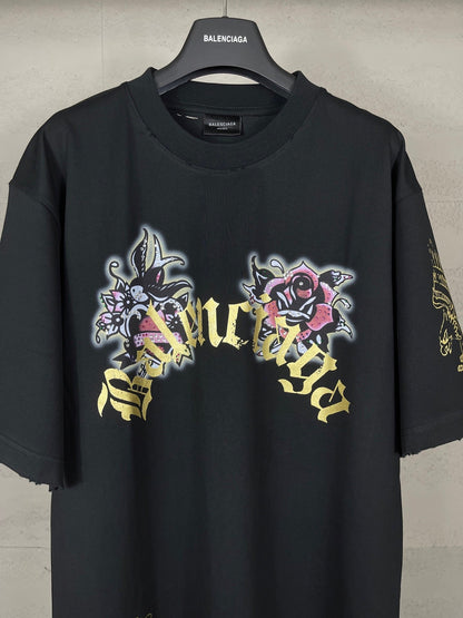 Camiseta con diamantes de imitación destruidos en la parte delantera y trasera