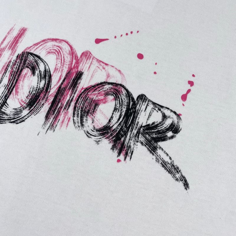 Camiseta clásica con estampado de grafiti integral