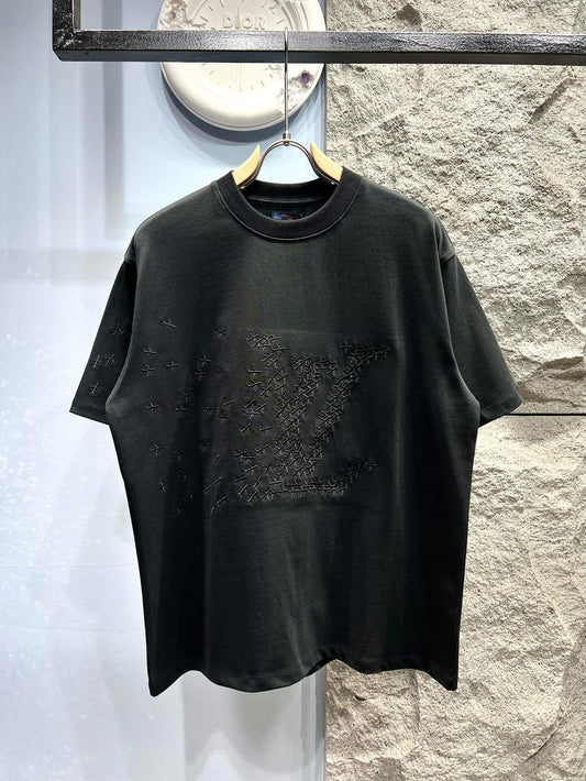 Camiseta con bordado agrietado y patrón