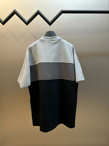 Camiseta con diseño de empalme