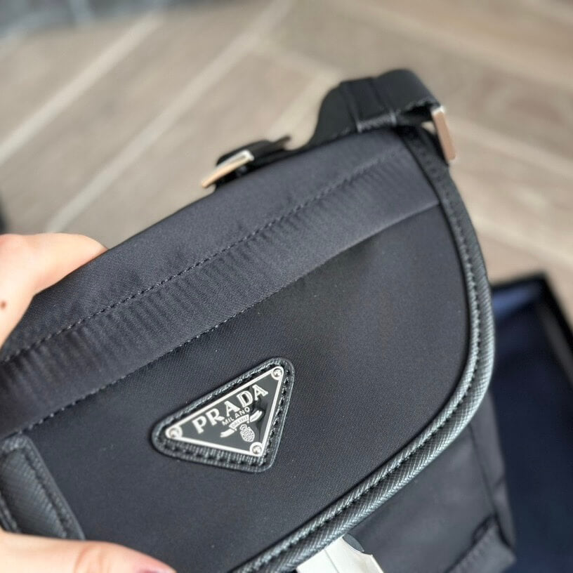 Sac messager trapèze inversé en nylon