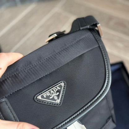 Sac messager trapèze inversé en nylon