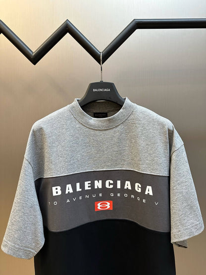 Camiseta con diseño de empalme
