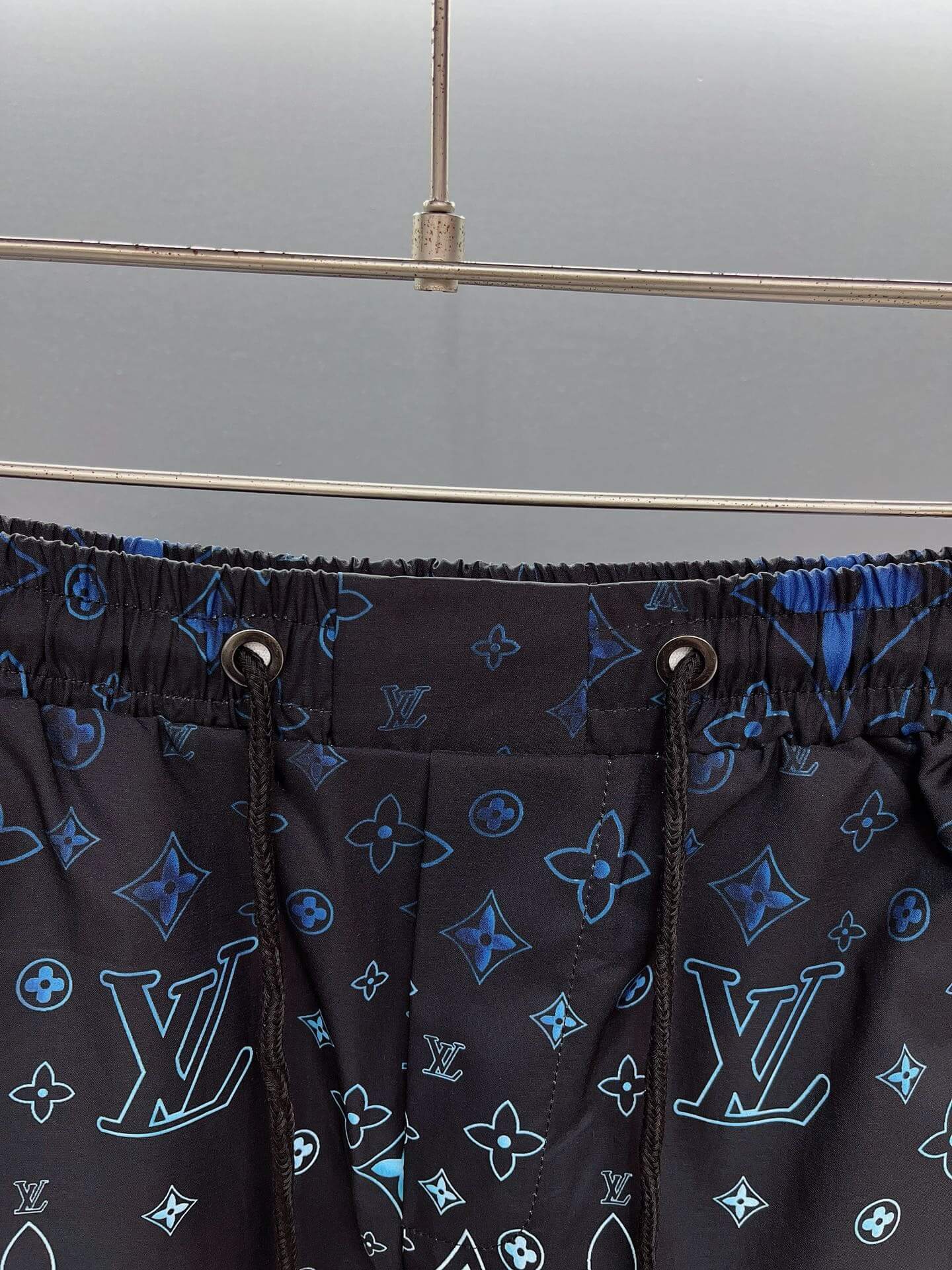 Shorts de playa con estampado completo de moda