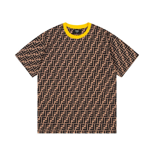 Camiseta con la letra 'F' estampada por todas partes
