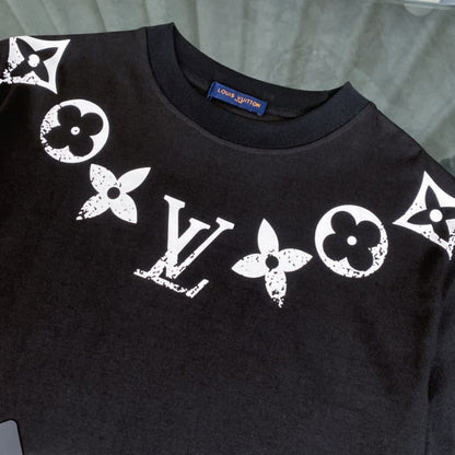Camiseta con collar clásico