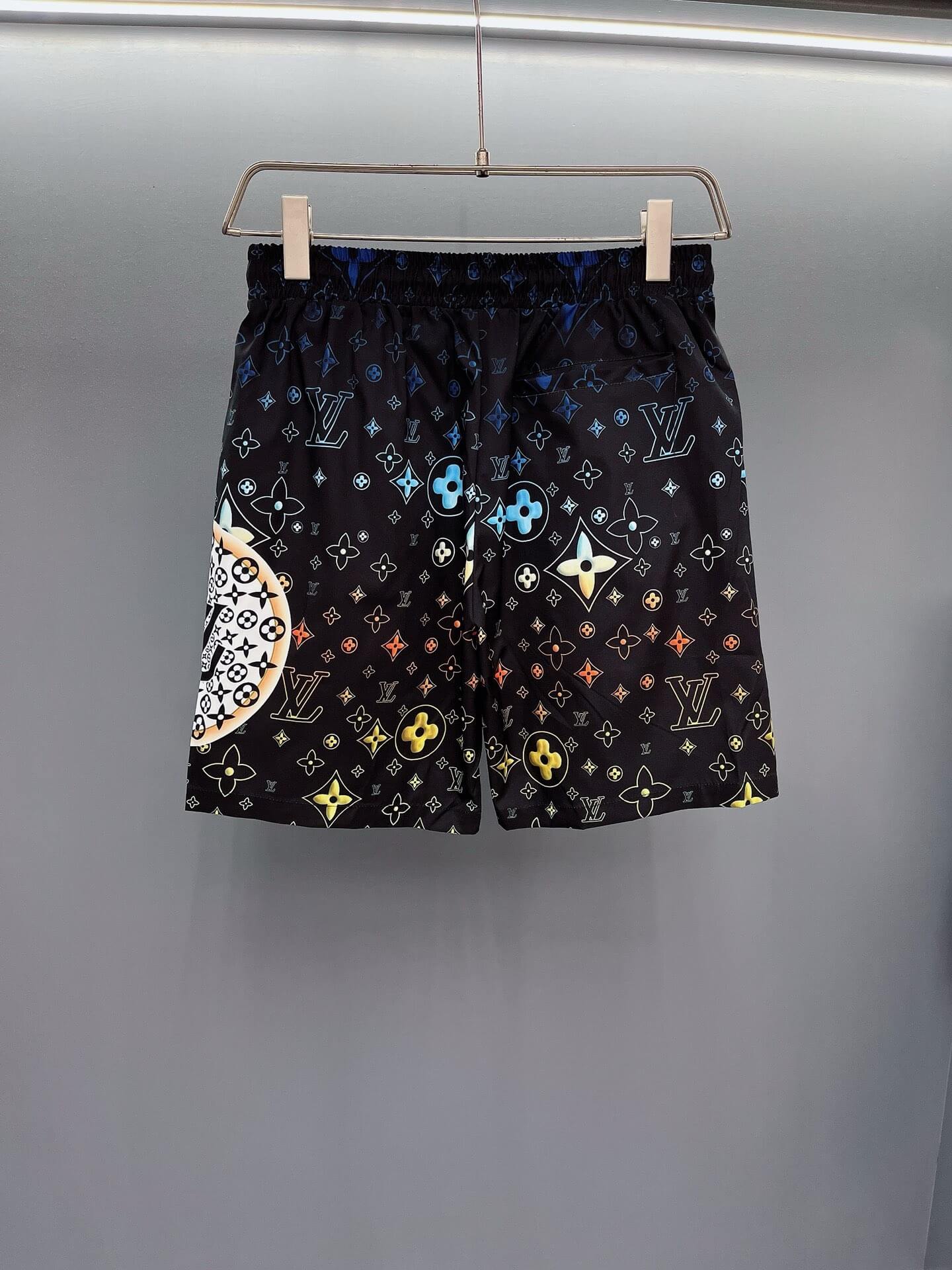Shorts de playa con estampado completo de moda