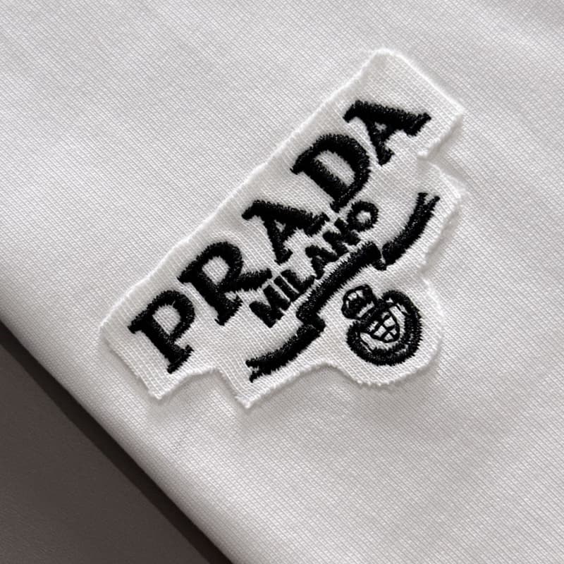 Camiseta minimalista con bordado de patchwork