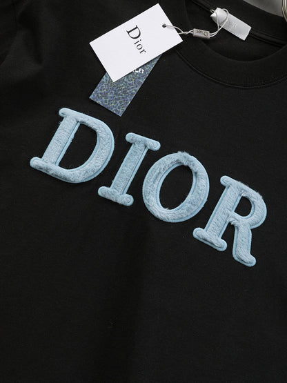 Camiseta con bordado flocado
