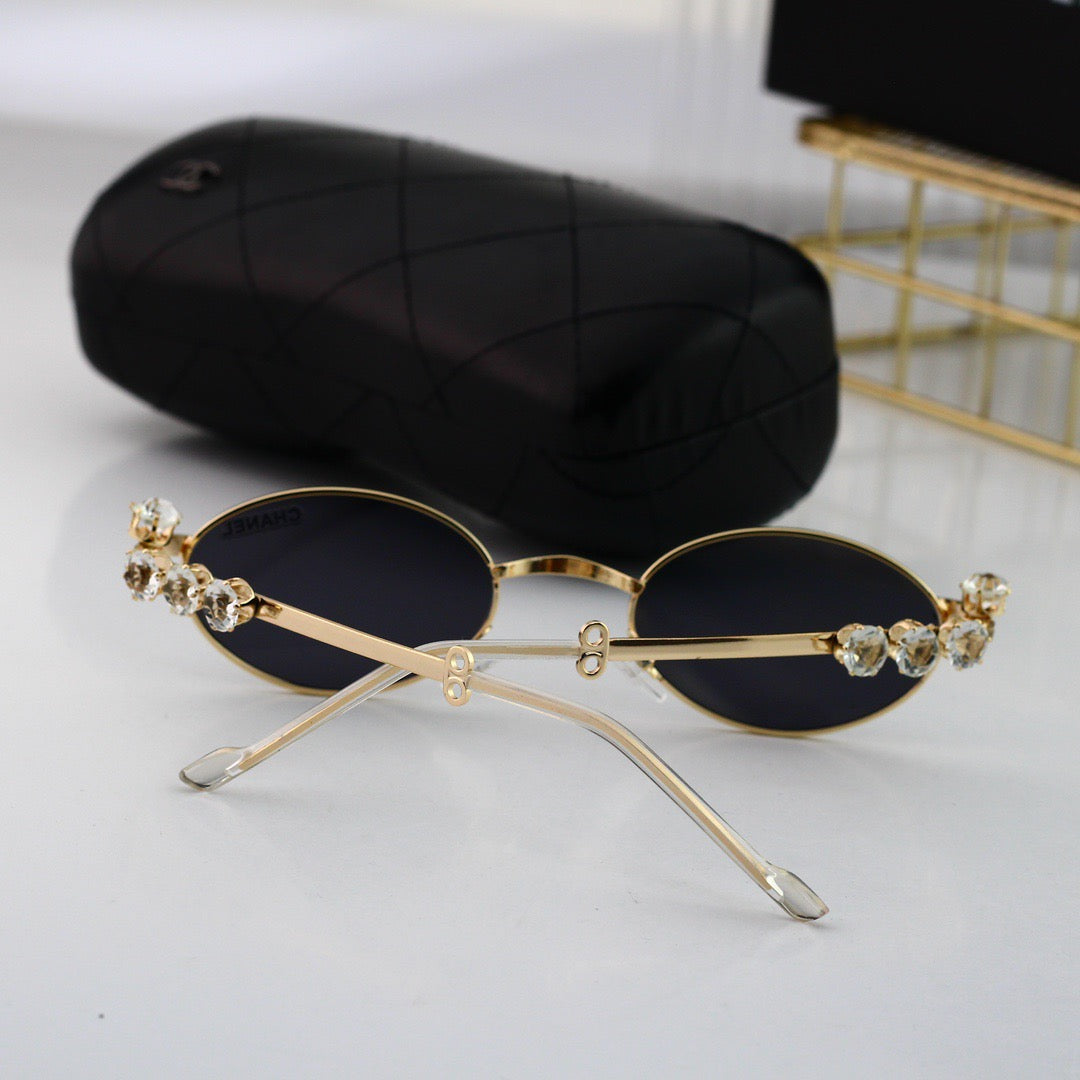 Gafas de sol modernas de metal con montura pequeña