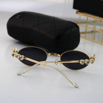 Gafas de sol modernas de metal con montura pequeña
