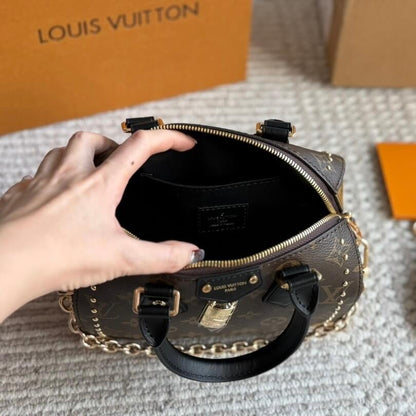 Sac oreiller à chaîne et rivets