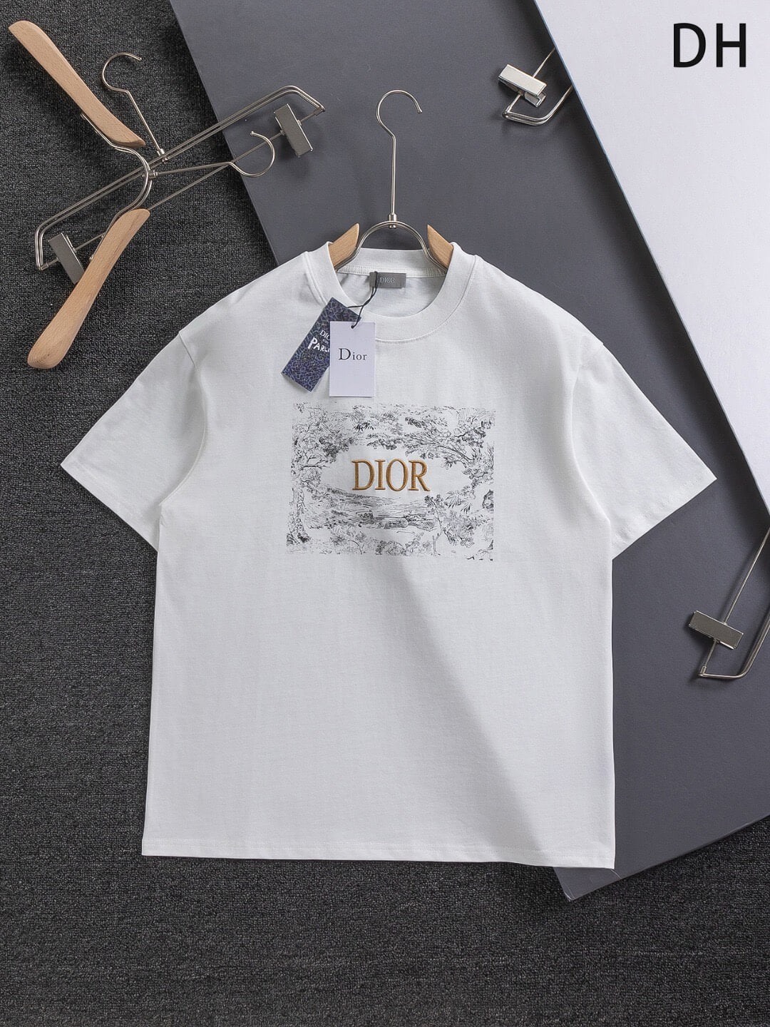 T-shirt brodé de lettres florales