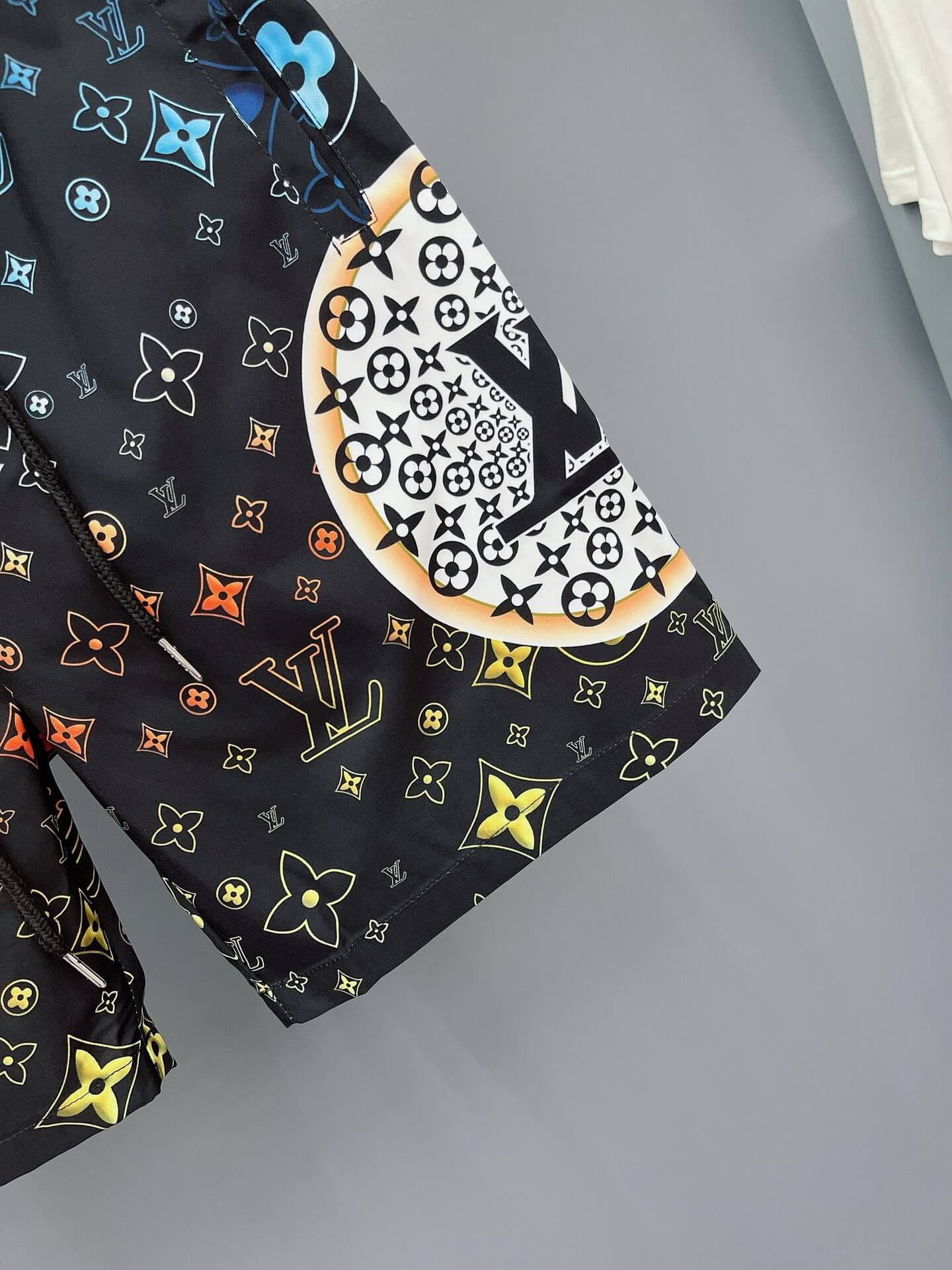 Shorts de playa con estampado completo de moda