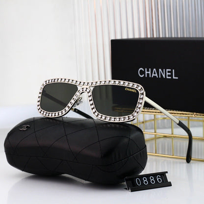 Gafas de sol modernas con visera de diamante completo
