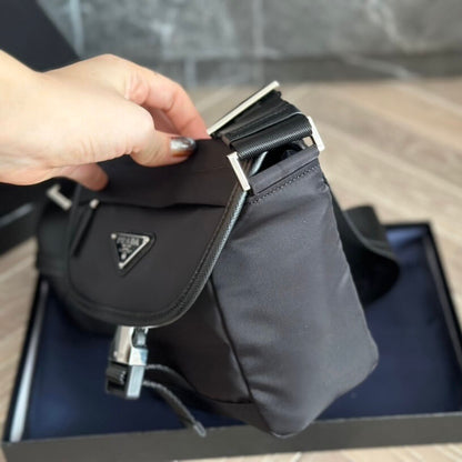 Sac messager trapèze inversé en nylon