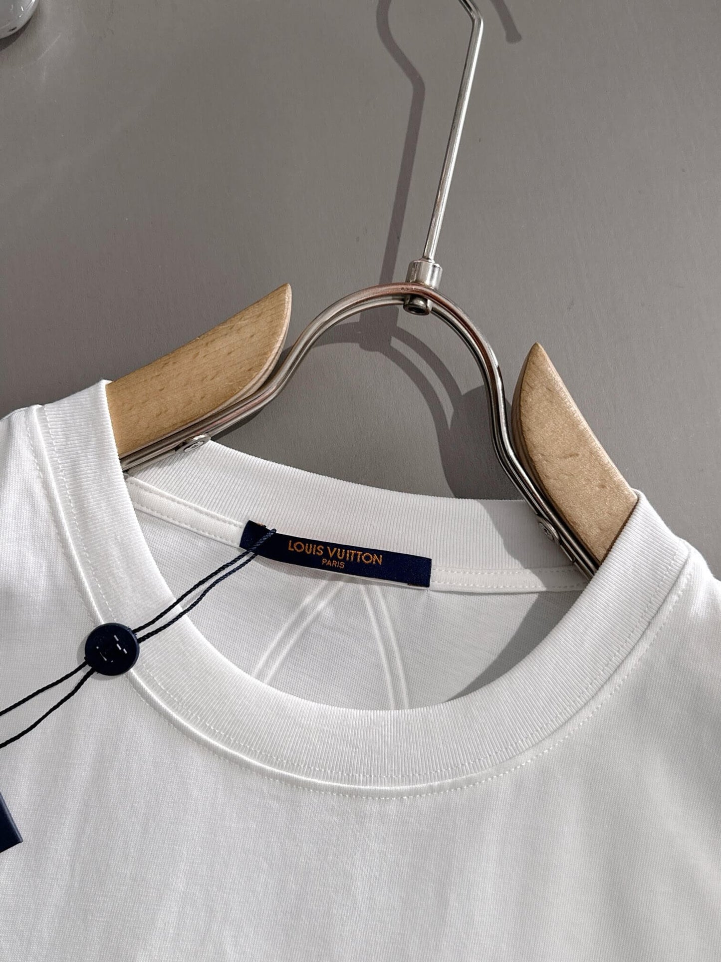 T-shirt à motif brodé classique
