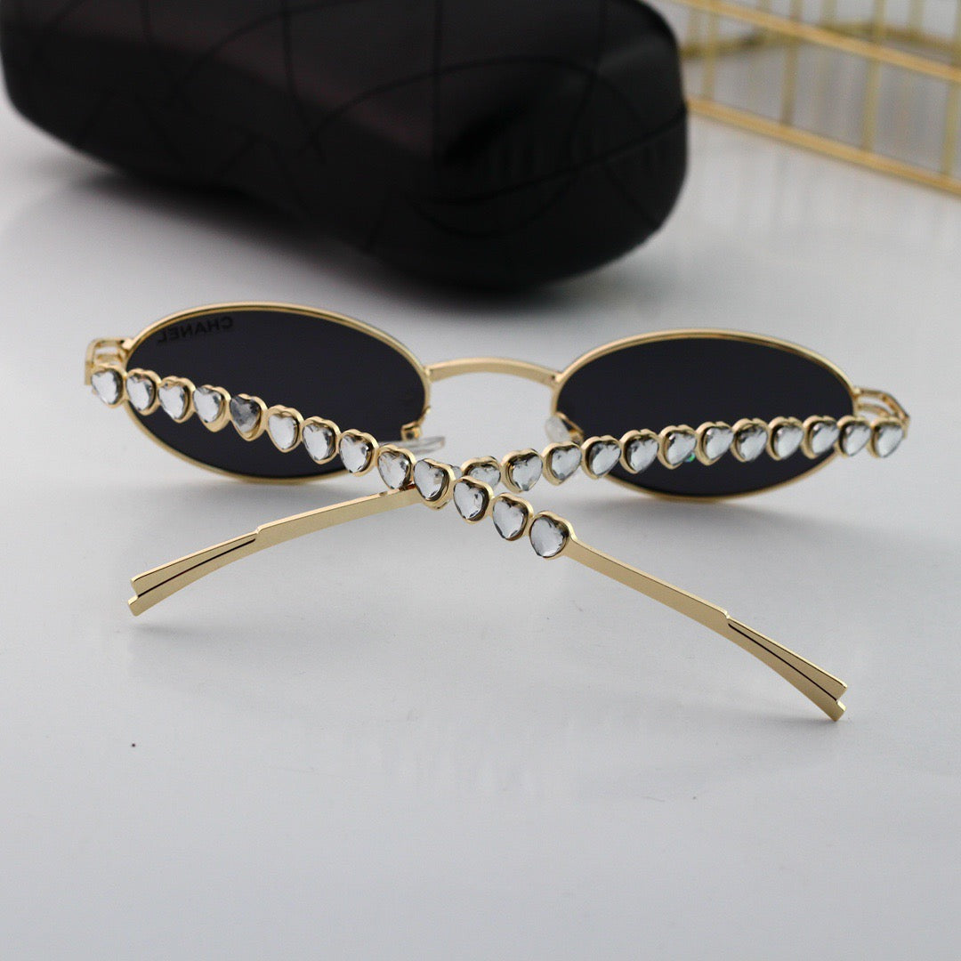 Lunettes de soleil vintage en forme d'œuf avec strass en forme de cœur