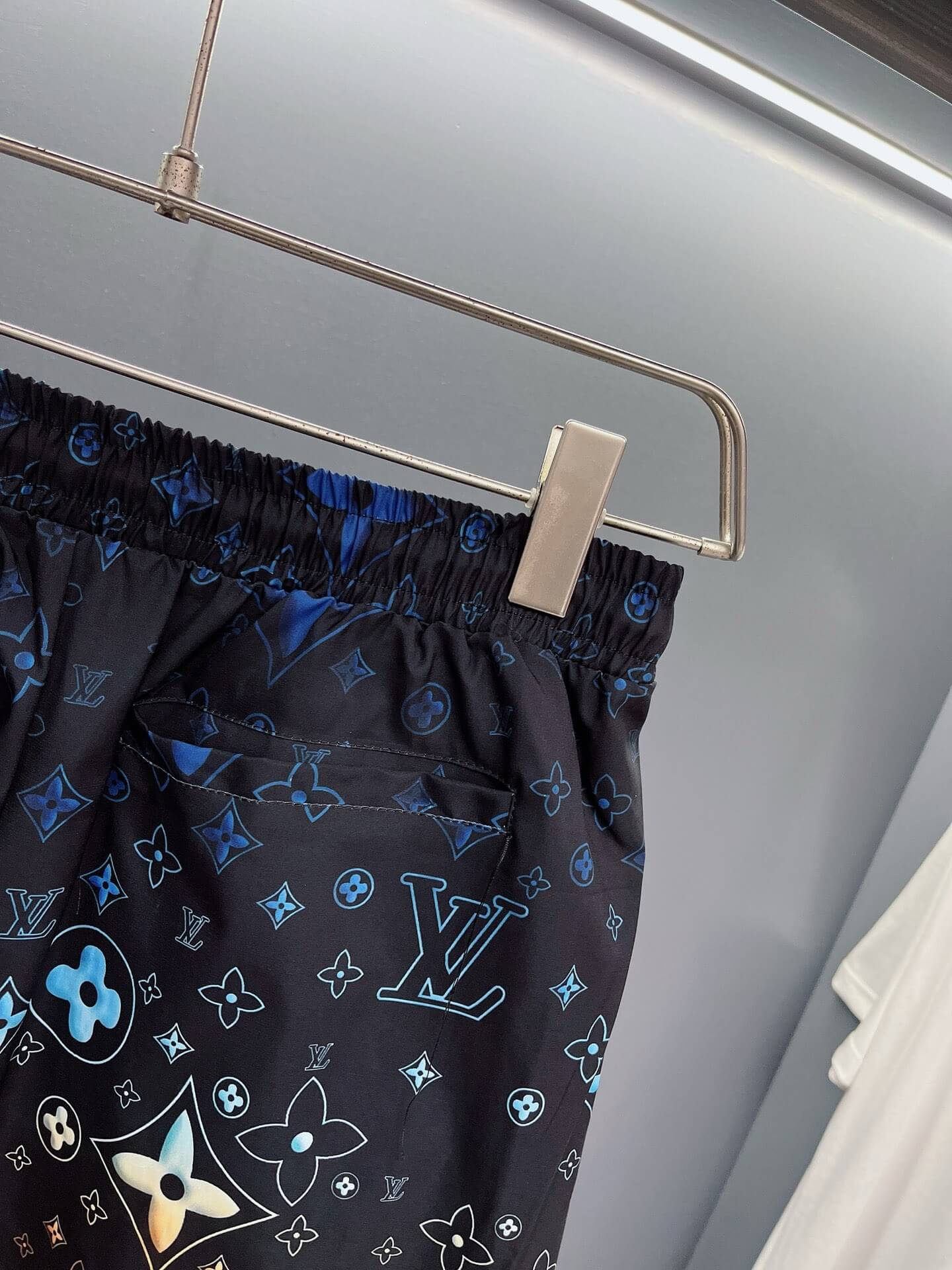 Shorts de playa con estampado completo de moda