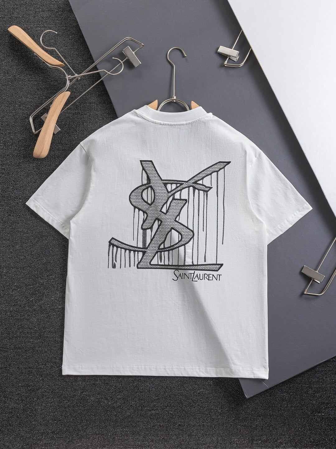 Nouveau t-shirt brodé