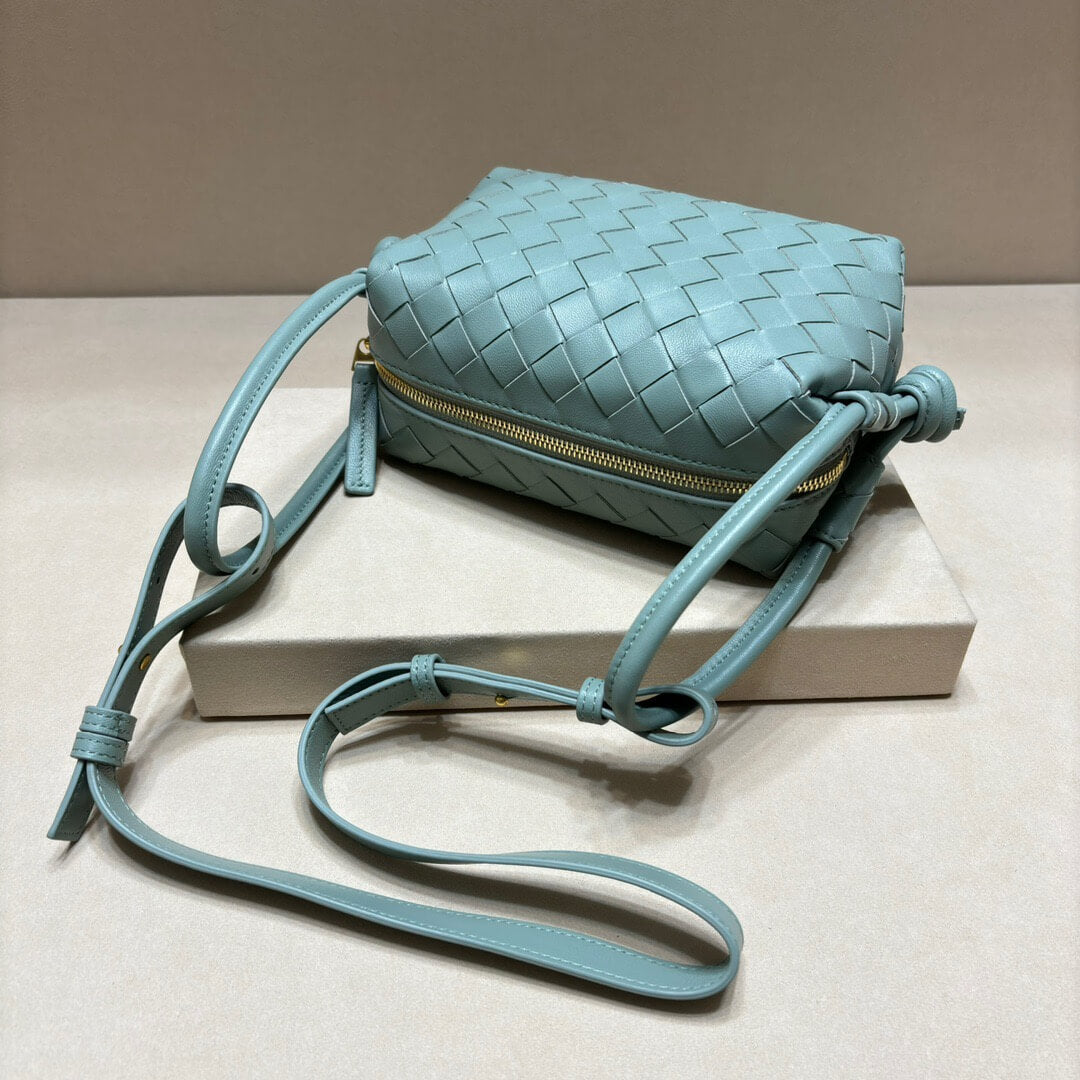 Elegante bolso de hombro de cuero tejido con hebilla de doble anilla