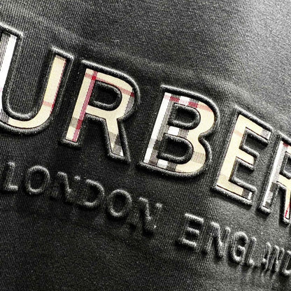 T-shirt à motif classique en relief 3D