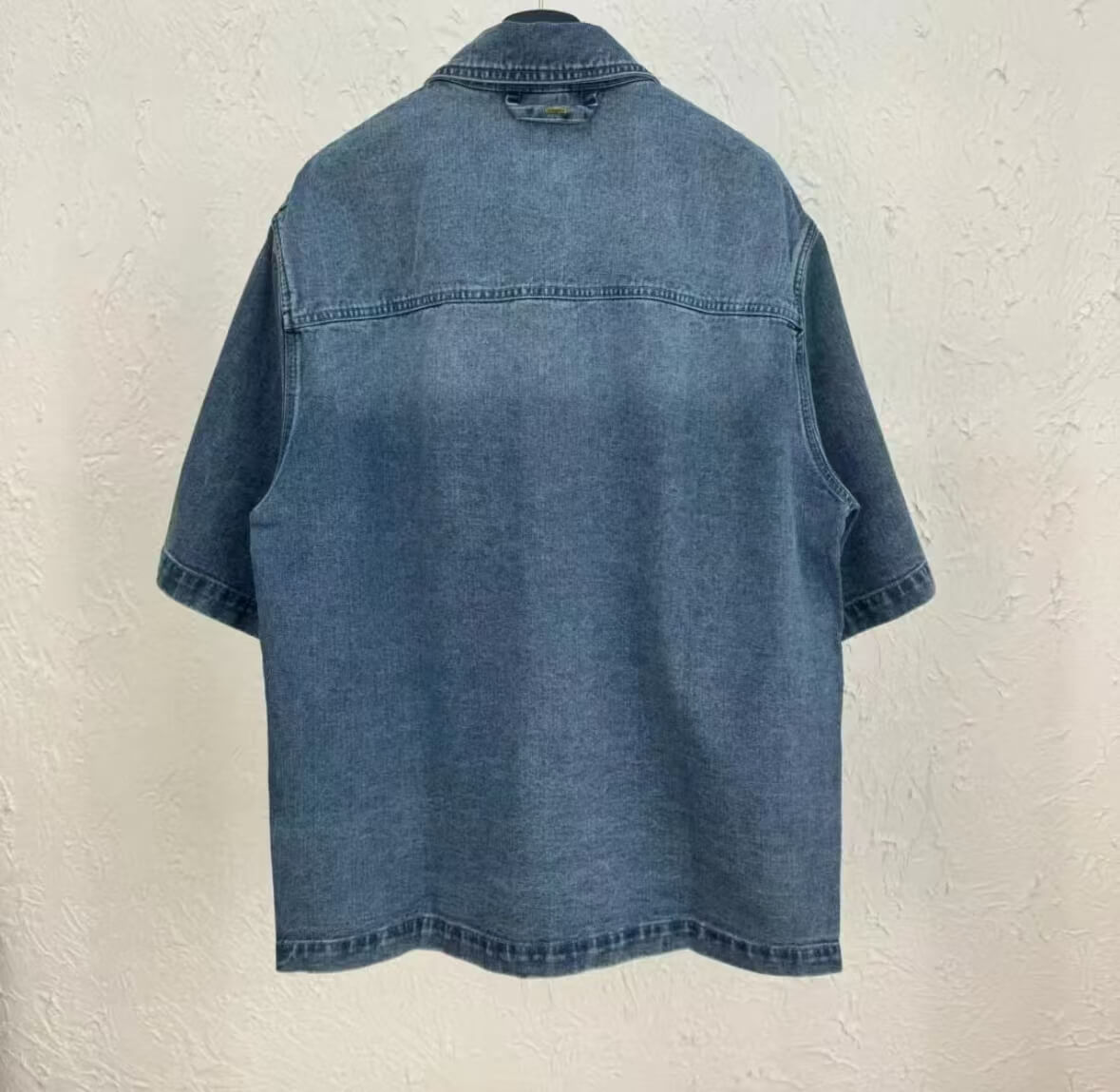Ropa de trabajo clásica de mezclilla de manga corta