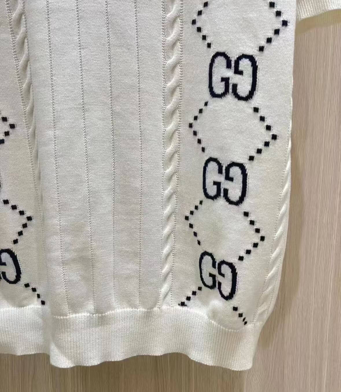 Mangas cortas clásicas con estampado lateral