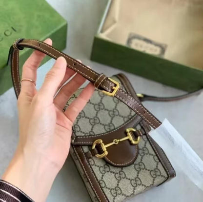 Bolsa para teléfono móvil con monograma de bocado de caballo