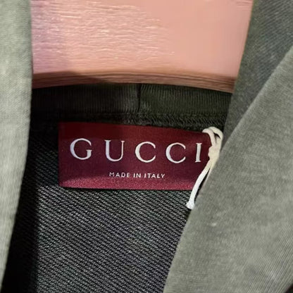 Sudadera con capucha lavada y desgastada