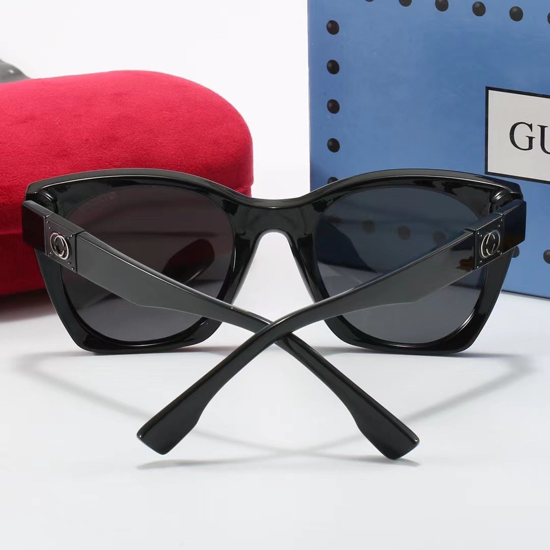 Gafas de sol con montura cuadrada y redonda