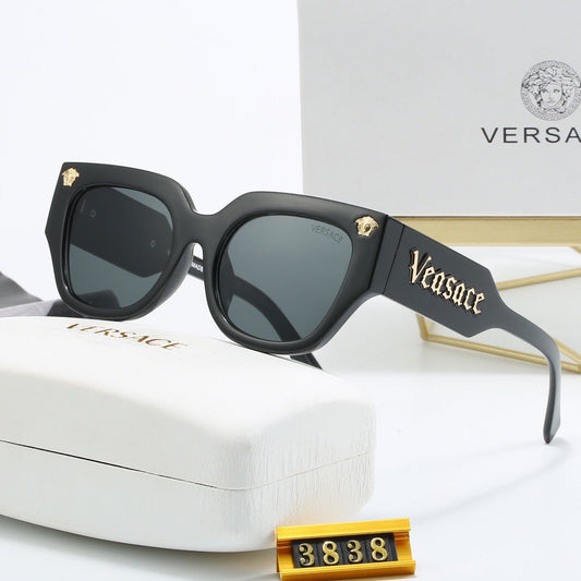 Gafas de sol con montura gruesa