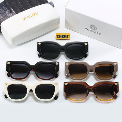 Gafas de sol con montura gruesa