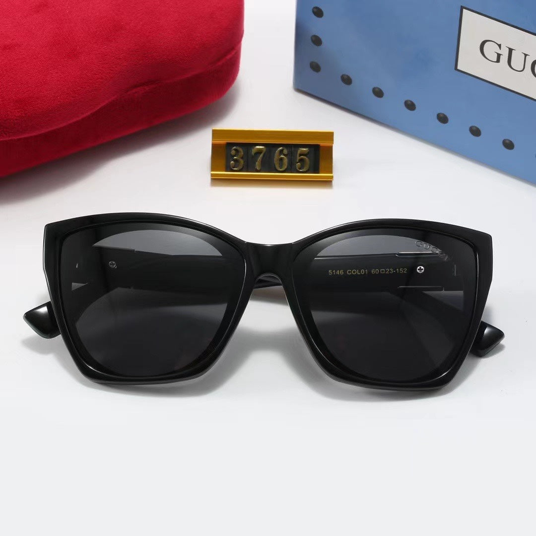 Gafas de sol con montura cuadrada y redonda