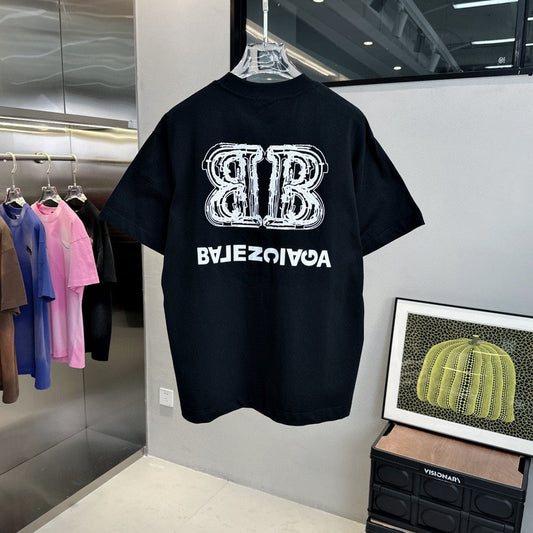 Camiseta con estampado de letra doble B invertida