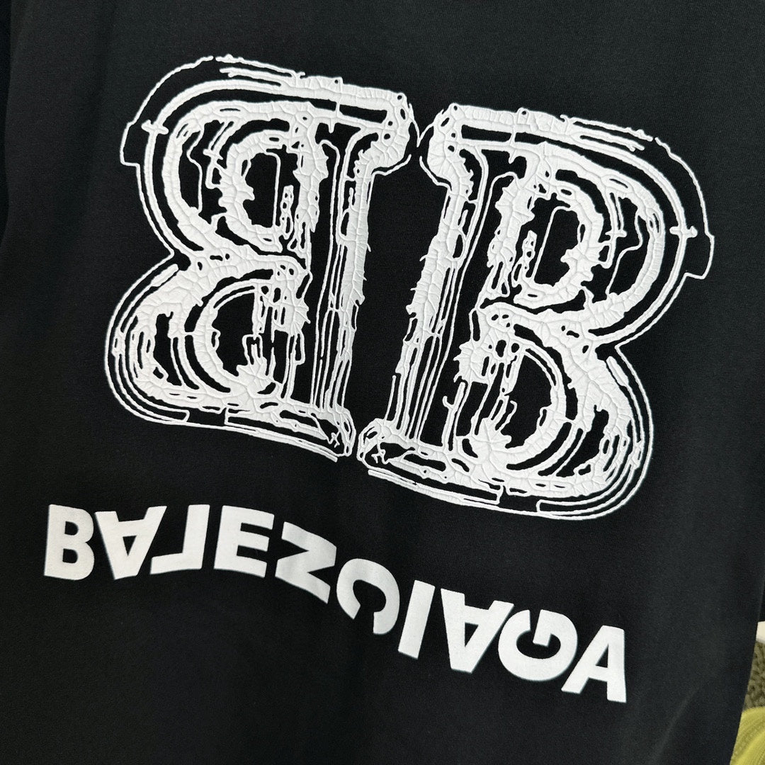 Camiseta con estampado de letra doble B invertida