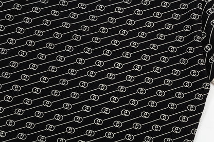 Polo clásico con estampado gráfico